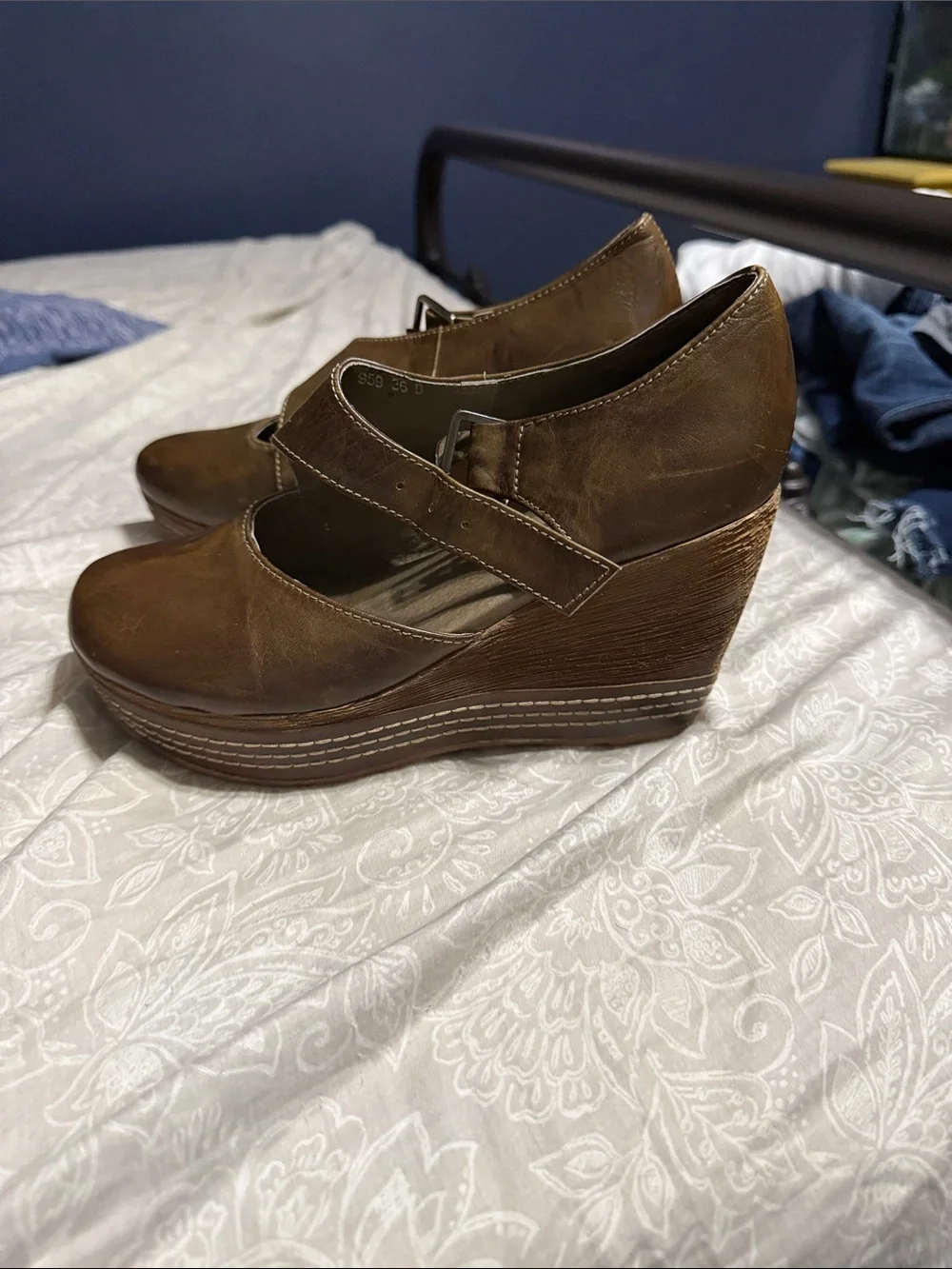 Antelope brown platform